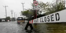 Emergenza inondazioni sulla costa est Usa, pi&ugrave; di mille voli cancellati e un morto a Brooklyn