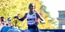 Maratona Berlino: Assefa domina ma un infortunio la priva del record mondiale