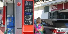 Mimit, prezzi carburanti in calo, benzina self a 2,152 euro