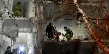 Attacco russo nella notte su un palazzo a Kharkiv, 25 feriti tra cui 9 bambini