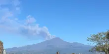 Sospesi di nuovo voli a Catania per la cenere dall'Etna, stop fino alle 15