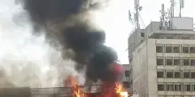 Incendio vicino a un commissariato al Cairo, alte fiamme ma nessun ferito
