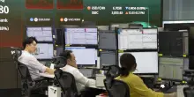 Borsa: Asia a ranghi ridotti, Tokyo chiusa, scivola Seul (-3,65%)