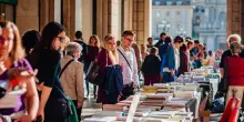 Torna Portici di Carta, Torino si trasforma in una grande libreria a cielo aperto