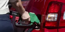 Prezzo del petrolio in calo, Wti scambiato a 90,22 dollari