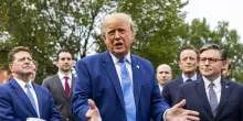 Trump firma ordine esecutivo, 'inaugura l'era della Super Intelligenza'