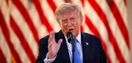 Trump: 'La Fed tagli i tassi o stop agli scambi con i Paesi con cui abbiamo un deficit'