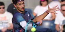 Musetti vince il derby con Cobolli e va in finale a Lione
