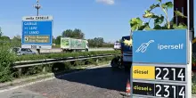 Prezzi dei carburanti in rialzo, benzina self a 2,039 euro