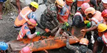 Due operai estratti vivi dopo 10 giorni da un tunnel in Nepal