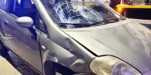Investe la ex che stava passeggiando con il nuovo compagno