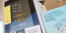 Prezzi carburanti salgono ancora, benzina self a 2,132 euro