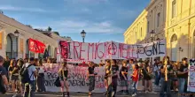 Porto di Bari off limits, contro-manifestazione polemica ma pacifica
