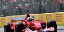 Monza, Vettel sul circuito con la F2002 di Michael Schumacher