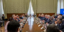 Governo non esclude una partecipazione pubblica nell'ex Ilva