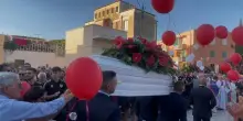 Folla ai funerali di Lorena Isceri. Il parroco: 'Amore non &egrave; possesso, l'altro non ci appartiene'