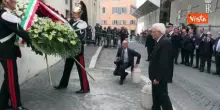 Mattarella in Via Caetani per l'omaggio ad Aldo Moro nell'anniversario dell'uccisione