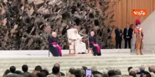 Leone XIV ricorda il dolore per la morte di Papa Francesco, l'applauso dei giornalisti