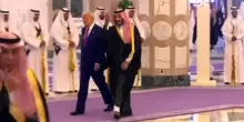 Trump e e il principe saudita, cerimonia di benvenuto al palazzo reale