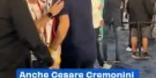 La notte magica di Cesare Cremonini all'Olimpico: il bacio alla Coppa Italia
