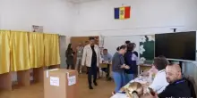Romania al voto, sfida tra il populista Simion e l'europeista Dan