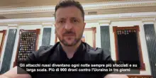 Zelensky: "Gli attacchi russi sempre più sfacciati e su larga scala"