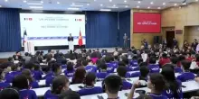 Macron: la Francia non vuole essere dipendente da Cina o Stati Uniti