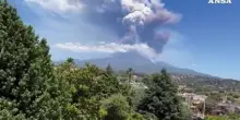 Etna, intensa attivita' vulcanica dal cratere di sud-est