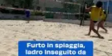 Furto in spiaggia, ladro inseguito da ex calciatori della Vis: video