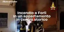 Incendio a Forlì in un appartamento in centro storico. Il video dei vigili del fuoco