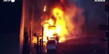 Los Angeles, auto incendiate dai manifestanti