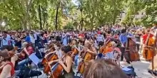 Concerto per Gaza, centinaia di musicisti e coristi a piazza Vittorio a Roma