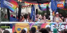 Meloni amica dei "dick-tators", polemica per i cartelli di +Europa al Pride Roma contro la premier