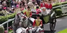 Al via il Royal Ascot 2025, l'arrivo di Carlo e Camilla in carrozza
