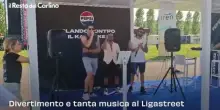 Ligabue in concerto a Reggio Emilia, il karaoke dei fan