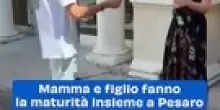Mamma e figlio fanno la maturità insieme a Pesaro, video