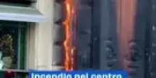 Incendio nel centro di Ancona: video