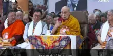 Il Dalai Lama festeggia 90 anni: "Non ho sprecato la mia vita"
