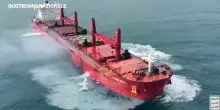 Attacco Houthi a nave greca nel Mar Rosso: il video dell'affondamento