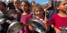 Gaza, ressa per il cibo: centinaia di persone 'suonano' le pentole vuote