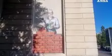 Beppe Sala "si mura" nel nuovo murale di aleXsandro Palombo