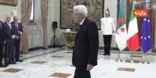L'abbraccio tra Mattarella e Presidente Repubblica algerina Abdelmadjid Tebboune al Quirinale