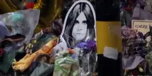 La famiglia di Ozzy Osbourne saluta i fan al funerale