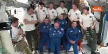 La Crew Dragon 11 arriva alla Stazione Spaziale Internazionale, la cerimonia di benvenuto