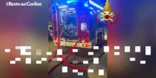 Incendio al porto di Rimini, il video del peschereccio in fiamme