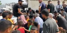 I funerali dei giornalisti uccisi nell'attacco israeliano a Gaza