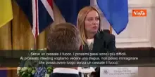 Meloni alza occhi al cielo mentre Merz spiega a Trump guerra in Ucraina, espressione diventa virale