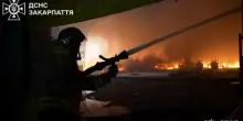 Ucraina, fabbrica di proprietà Usa in fiamme dopo l'attacco russo