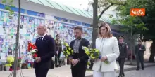 Giorno indipendenza Ucraina, Zelensky in abiti tradizionali con moglie e Carney omaggia Muro memoria