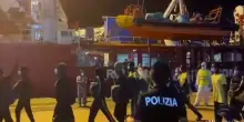 Migranti, lo sbarco dalla Ocean Viking ad Augusta